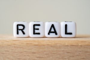 カジュアルでの「現実的」の言い換え